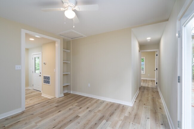 Building Photo - 185 Garden Ln