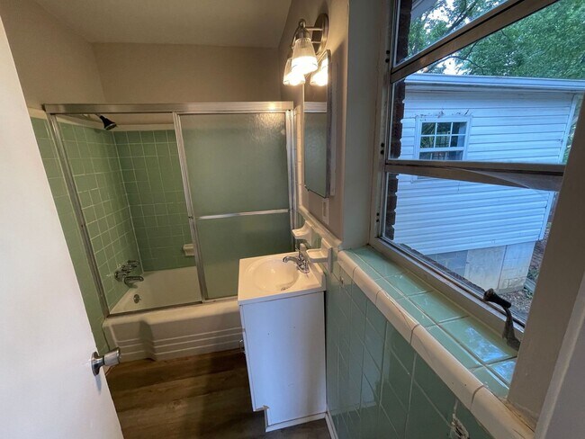 Building Photo - 3 bedroom 1.5 bath house available!   Large yard!