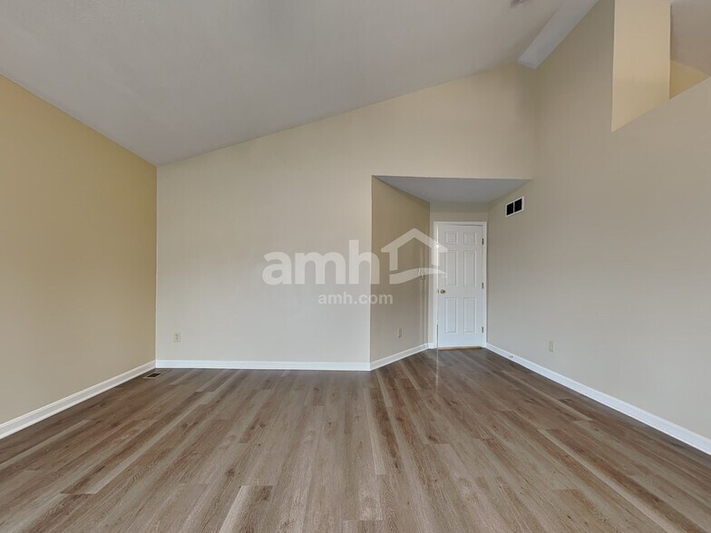 Building Photo - 6283 Zoellners Pl