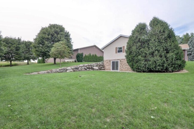 Building Photo - Spacious 4-Bedroom Home with Attached Garage in Salem Lakes