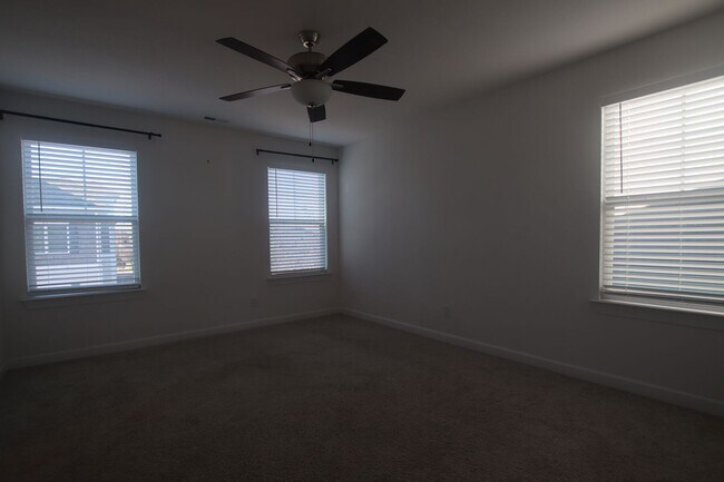 Building Photo - Contemporary 4bd/3.5ba in excellent location