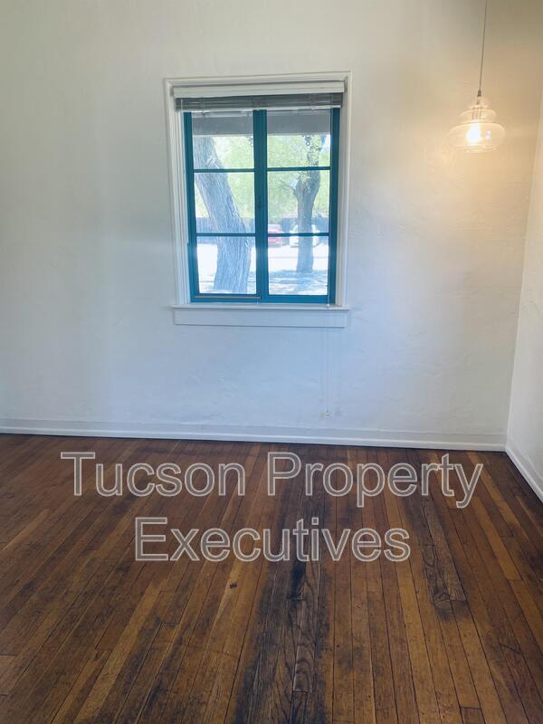 Building Photo - 1233 E Mabel St