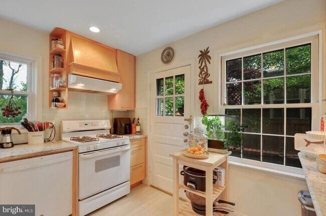 Building Photo - 9504 Milstead Dr