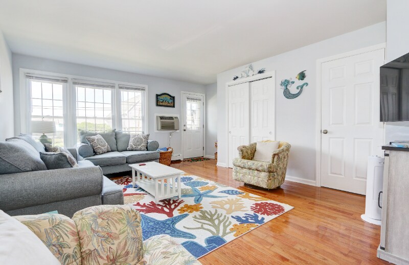Building Photo - 3563 Bay Ave