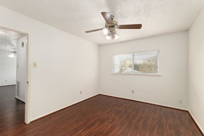 Building Photo - 3118 Kempwood Dr