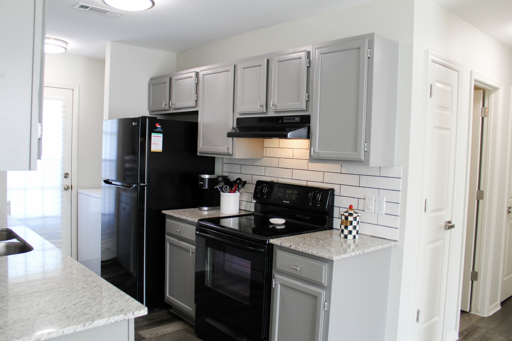 Building Photo - 436 E Evergreen Ln