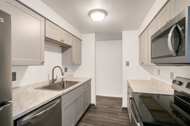 Building Photo - 1326 Corona