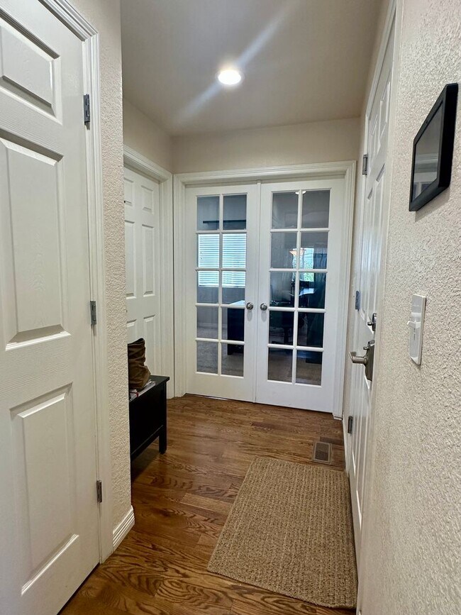 Building Photo - Spacious 5-Bedroom Smart Home Near Peterso...