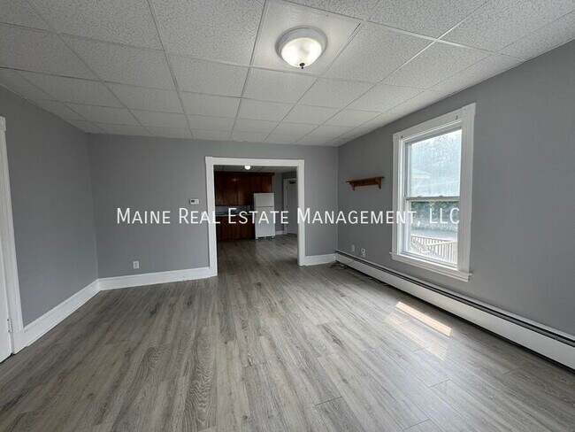Building Photo - 131 College Ave