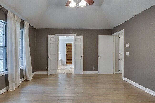 Building Photo - Spacious Retreat with a Park-Like Backyard
