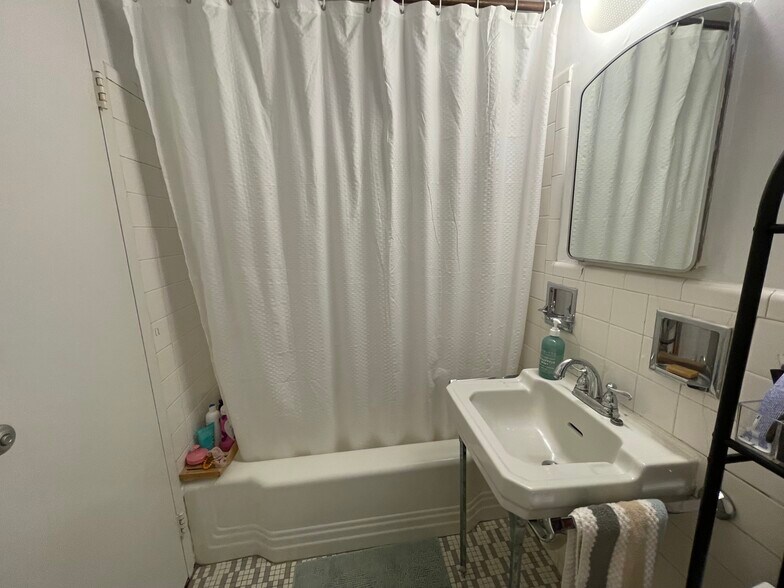 Building Photo - 1711 Massachusetts Ave NW