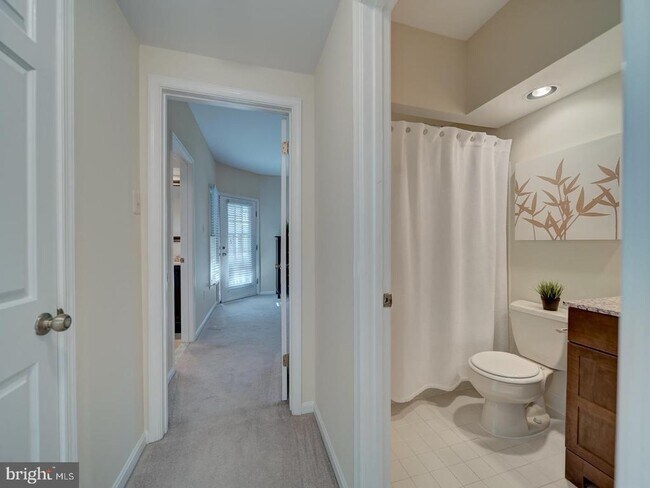 Building Photo - 2708 Summerview Way