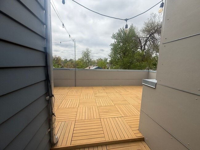 Building Photo - $0 DEPOSIT OPTION! MODERN 3-STORY HOME WITH ROOFTOP DECK NEAR BERKELY LAKE & 38TH AVE