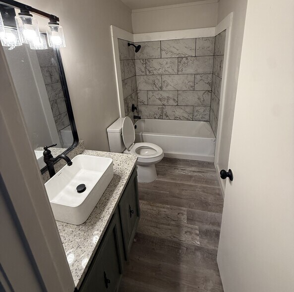 Building Photo - 1402 Perryman Dr