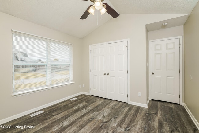 Building Photo - 210 Dogwood Run
