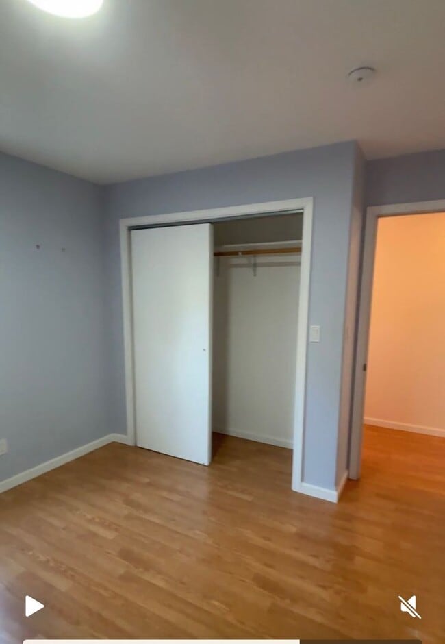 Building Photo - Large Lot Near Downtown Hillsboro