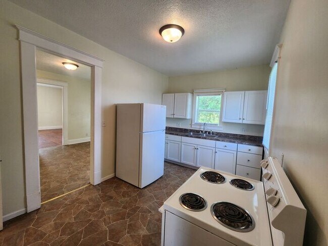 Building Photo - NOW $100 OFF! - 2 Bedroom Home in the Country