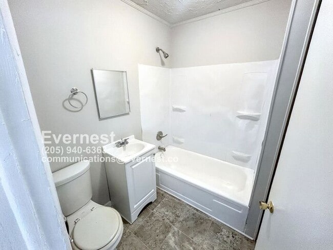 Building Photo - 929 6th Pl
