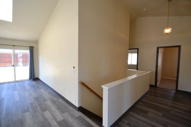 Building Photo - 5 Bed 3 Bath Ranch with Finished Basement
