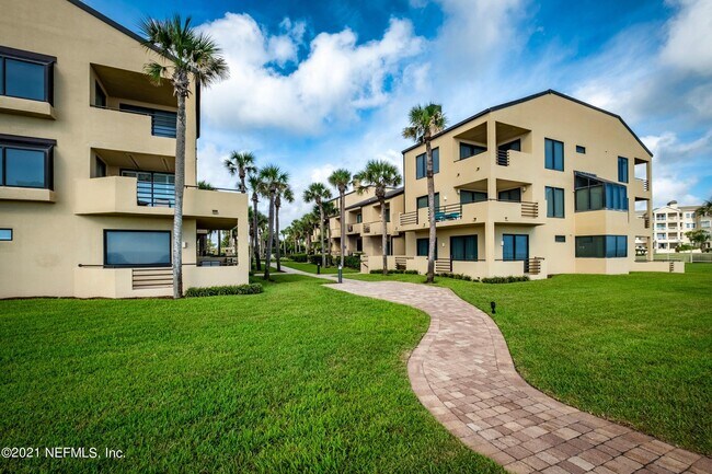 Building Photo - 804 Spinnakers Reach Dr