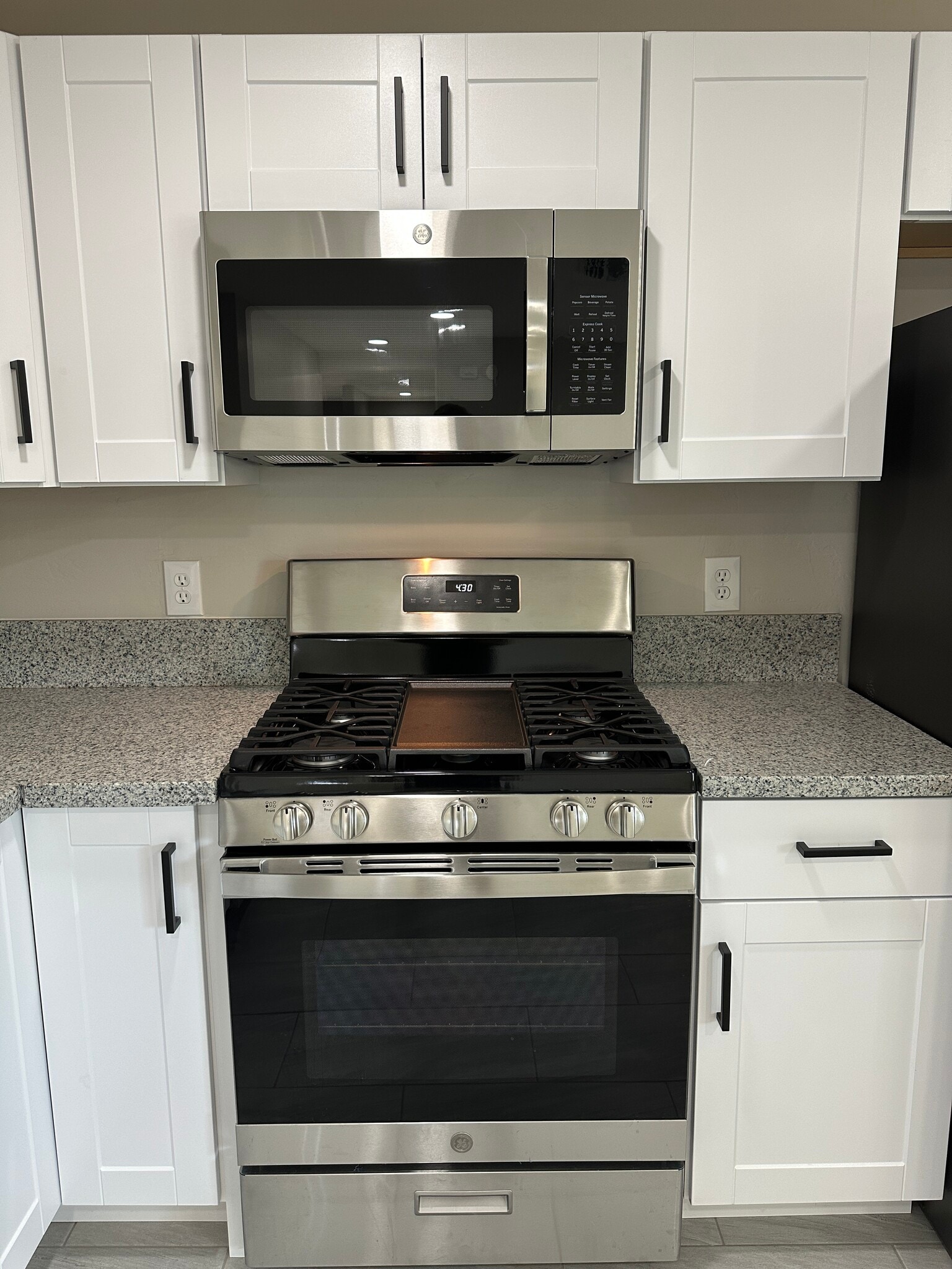 Gas range for optimal culinary pleasure and outcomes - 1331 W Speedway Blvd
