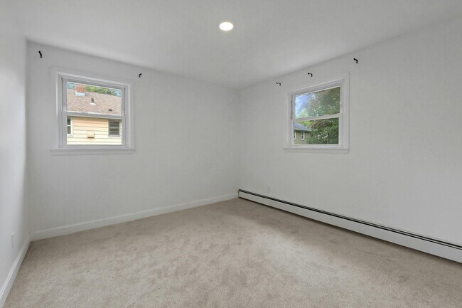 Building Photo - 130 Mt Vernon St