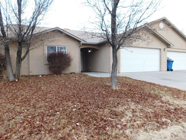 Primary Photo - Spacious Duplex in Autumn Glen