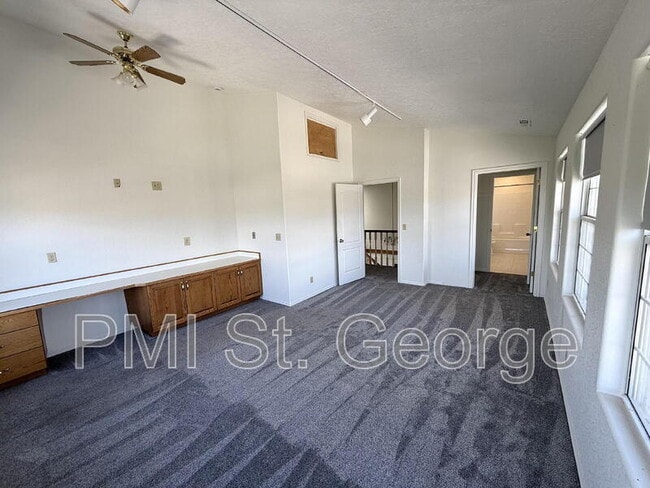Building Photo - 2506 W Grandview Dr