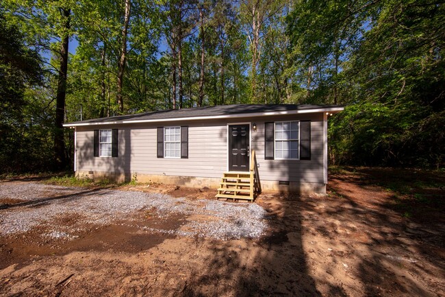 Building Photo - ** 3Bed 2 Bath located in Prattville **Cal...