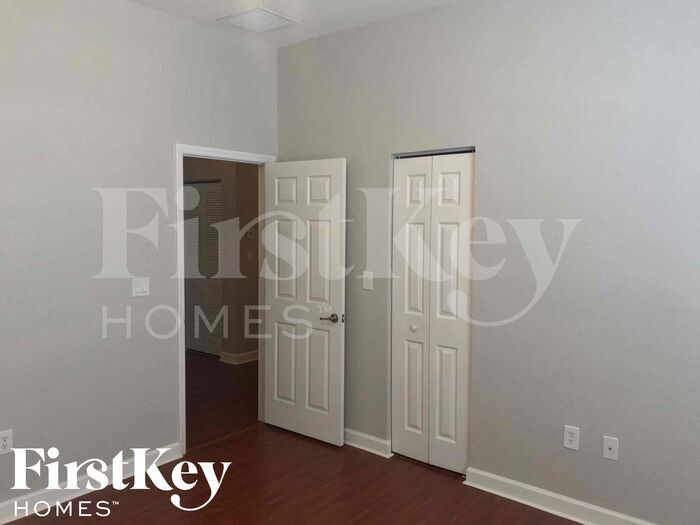 Building Photo - 457 SE 37th Pl