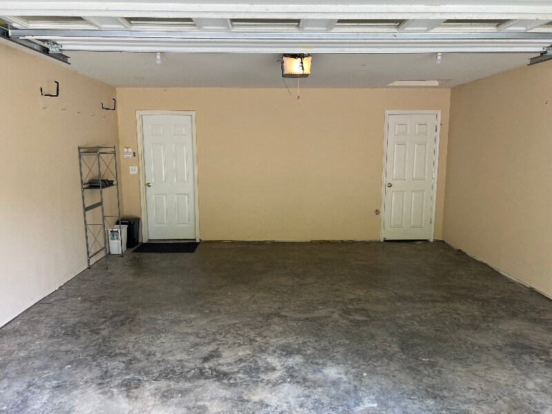 Building Photo - 32422 White Oak Dr