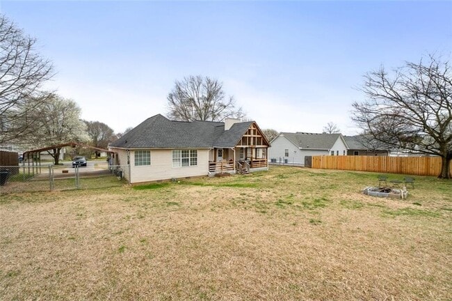 Building Photo - 22 Valley Creek Dr SW