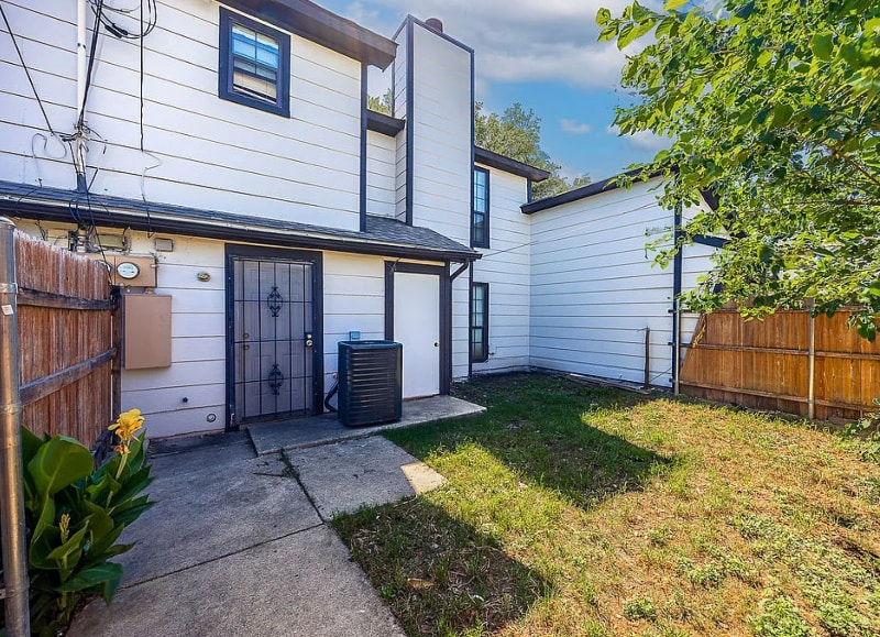 Building Photo - 2332 Sherry St