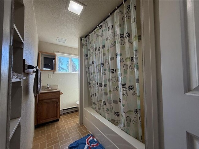 Building Photo - 4 Bedroom House for Rent
