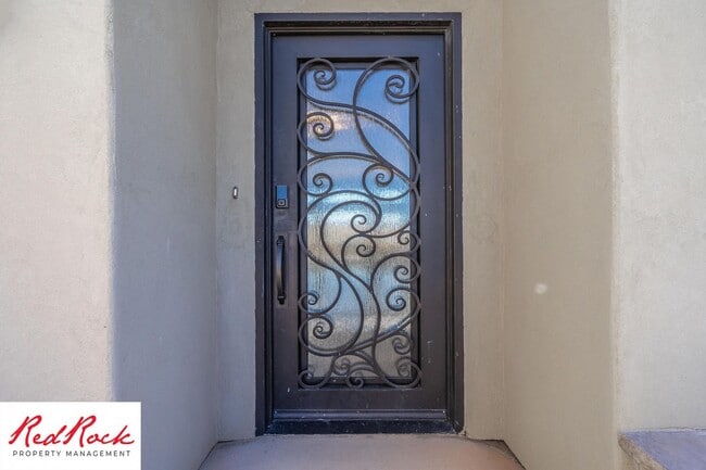 Building Photo - 4 Bedroom Luxury Home Near Sand Hollow