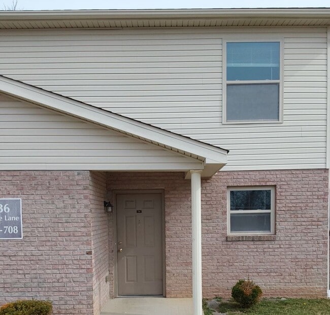 Building Photo - 2 BR 50% Glenn View