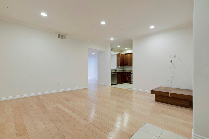 Building Photo - 556 E Palm Ave