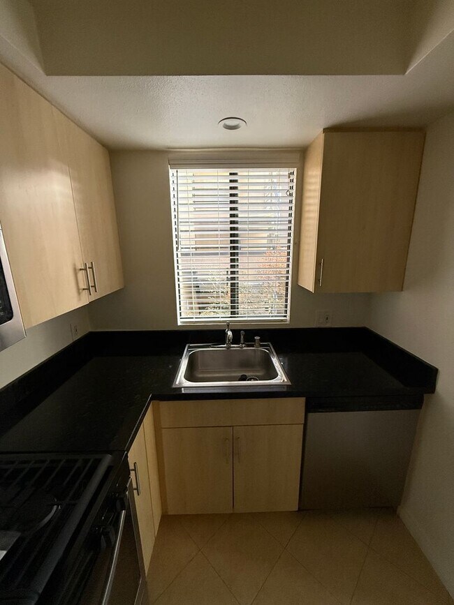 Building Photo - Beautifully located 2 Bedroom, 2 Bathroom, Canoga Park Condominium for Lease!