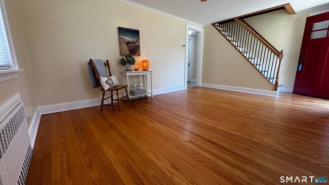 Building Photo - 406 Oakwood Ave