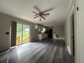 Building Photo - 310 W 6th St