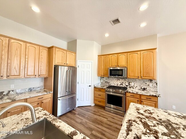 Building Photo - 7861 N Rambling Ln