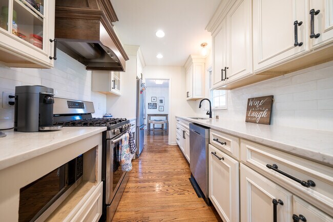 Building Photo - 4948 Normandy Pl
