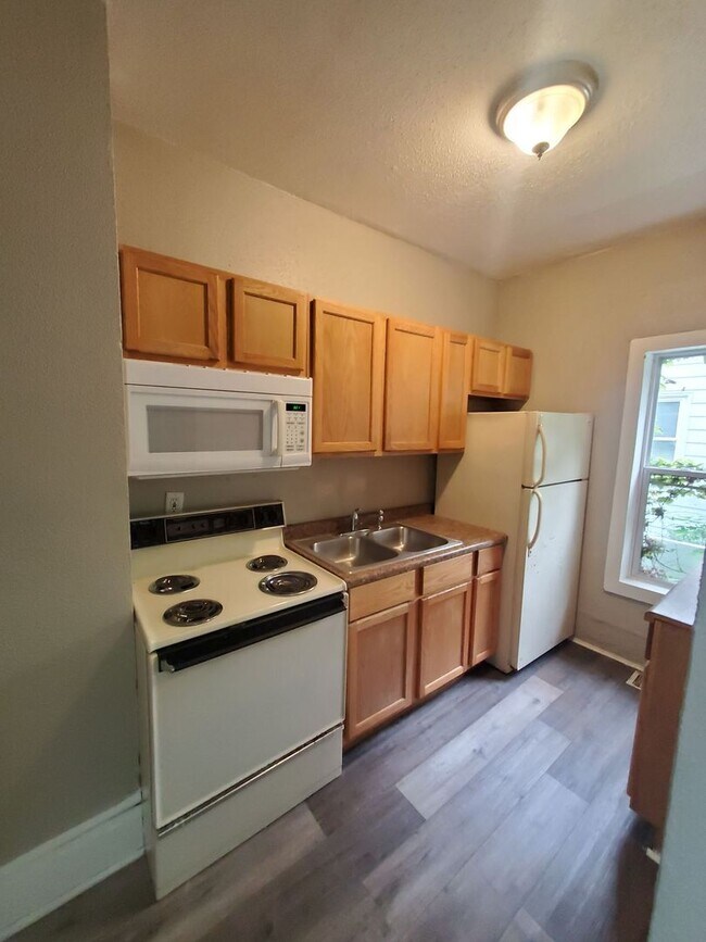 Building Photo - 509 Parkview Dr