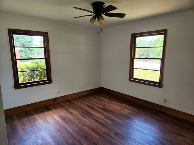 Building Photo - 1324 Mt Gallant Rd