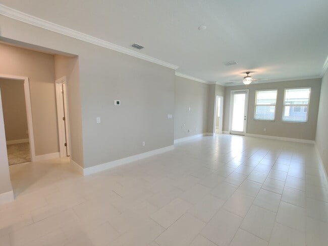 Building Photo - 9570 Little Bluestem Dr