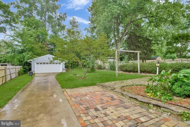 Building Photo - 509 Denham Rd