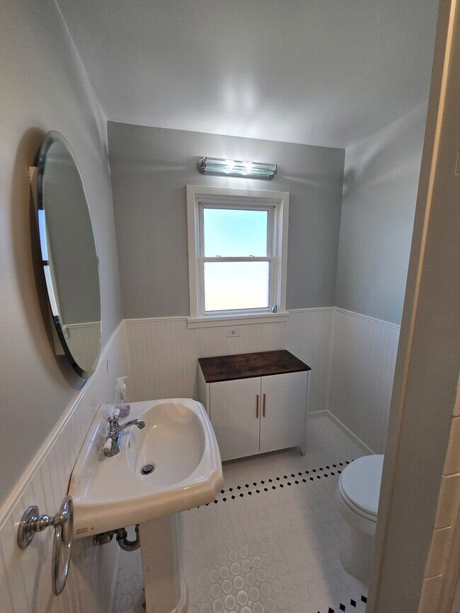 Building Photo - Remodeled Ranch Home