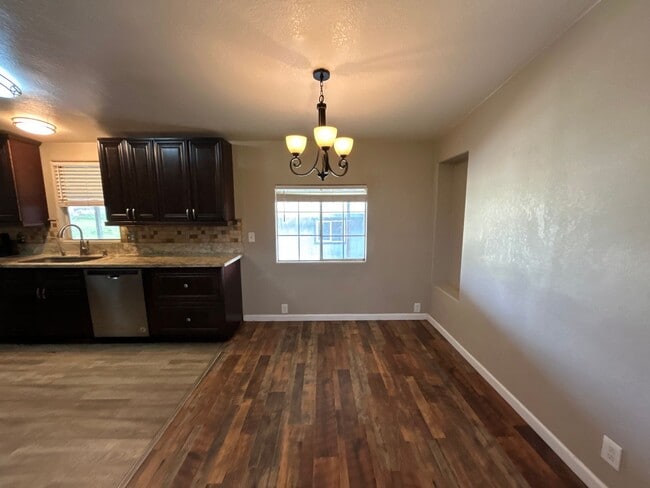 Building Photo - Country home for rent