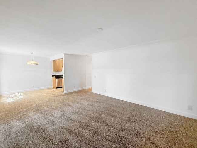 Building Photo - Beautiful 1 Bedroom/1 Bathroom Condo Locat...