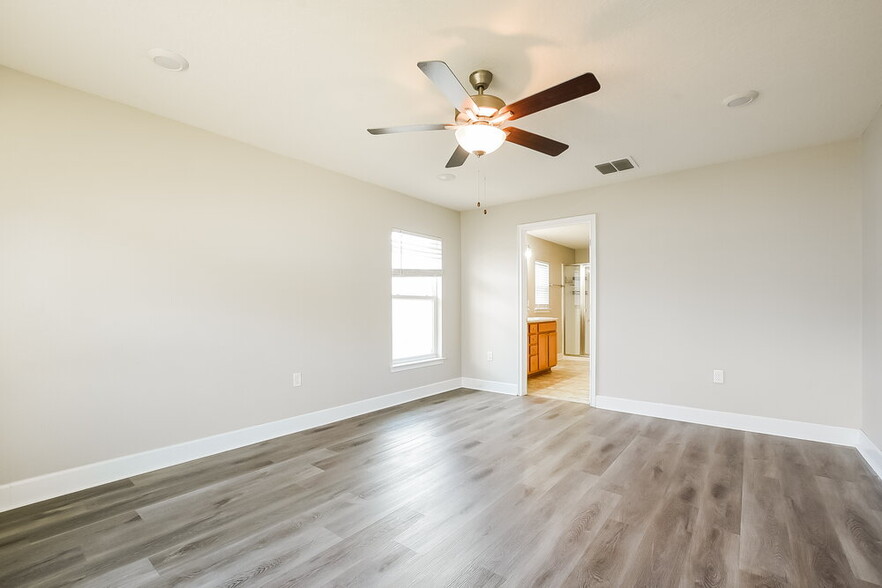 Building Photo - 7803 Sloewood Dr